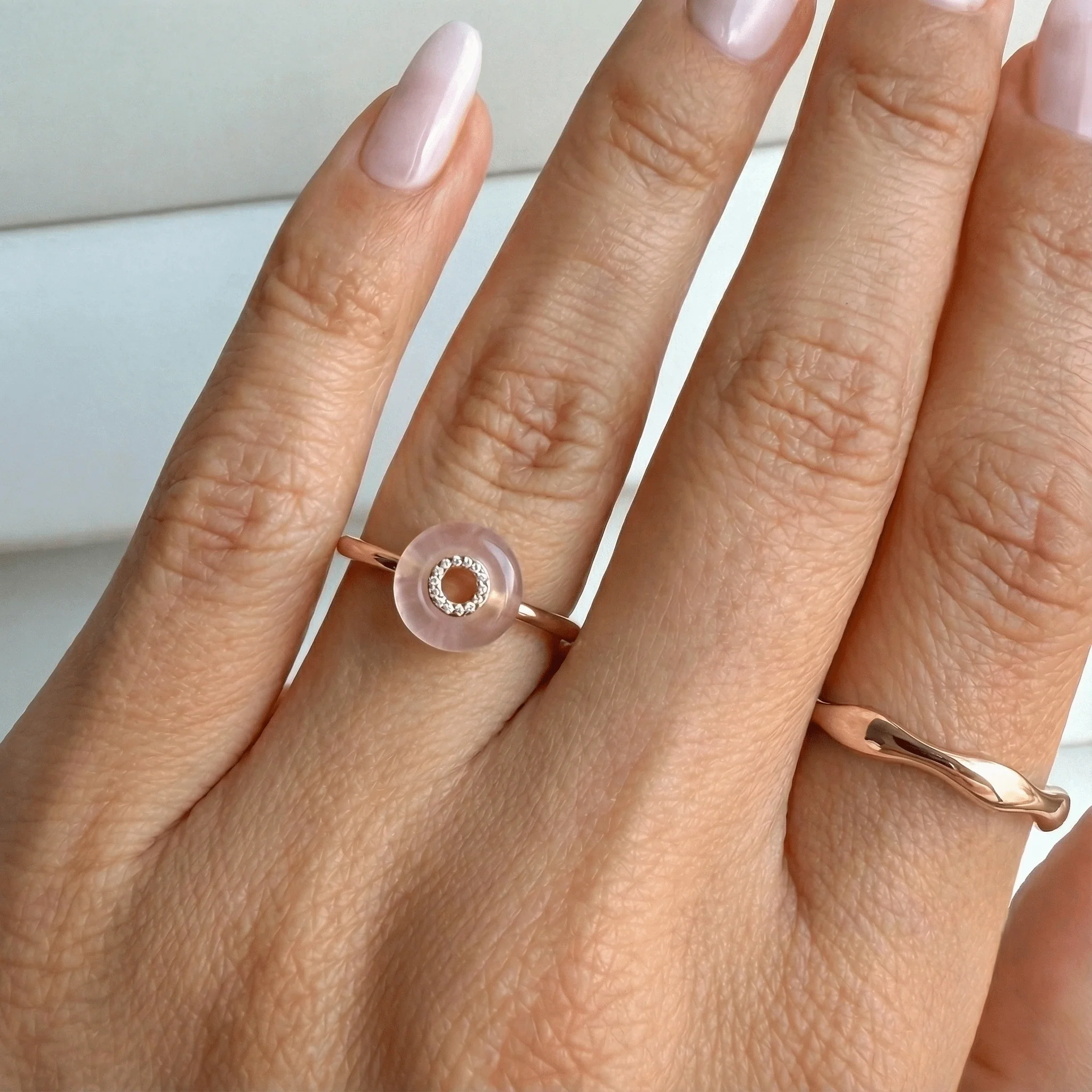 Rose Quartz Fidget Ring - Liora - Image 4